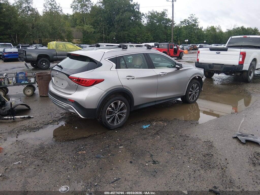 SJKCH5CR4JA044900 2018 INFINITI QX30 photo no. 4