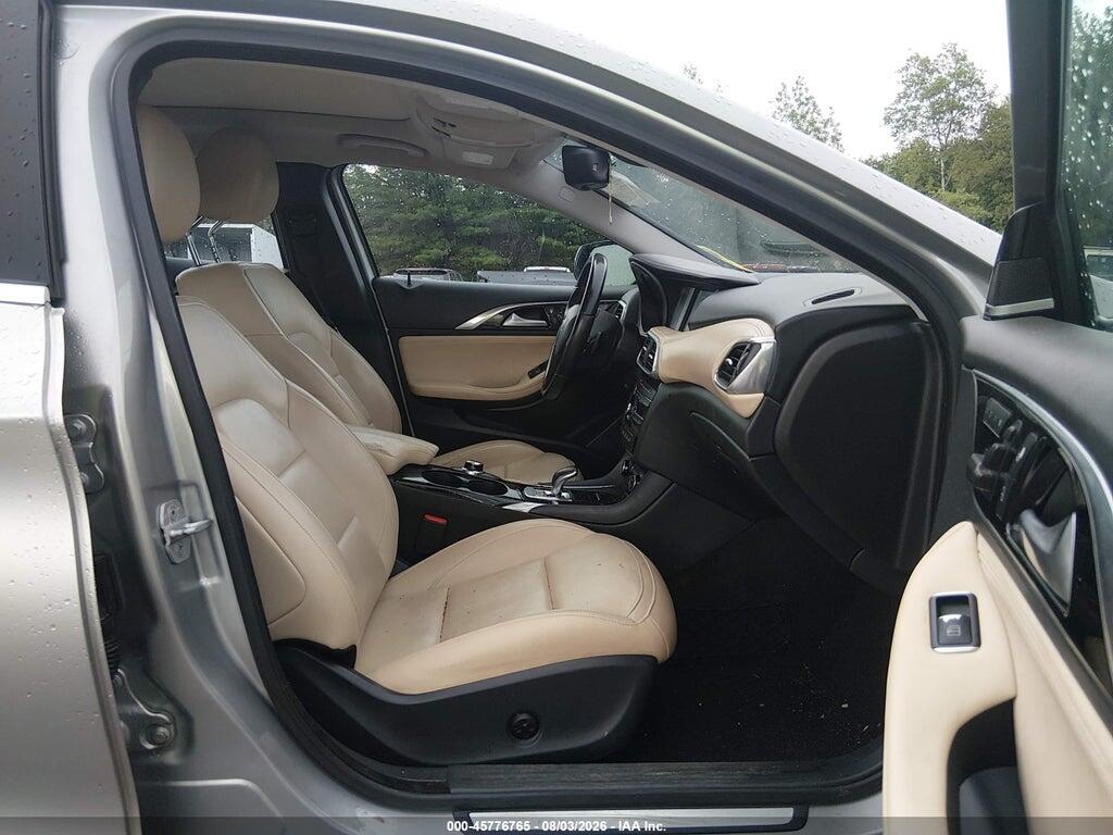 SJKCH5CR4JA044900 2018 INFINITI QX30 photo no. 5
