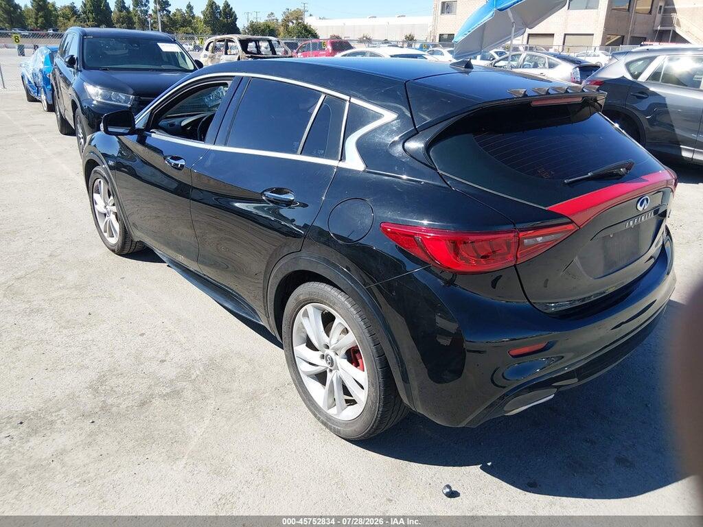 SJKCH5CP2JA056977 2018 INFINITI QX30 photo no. 3