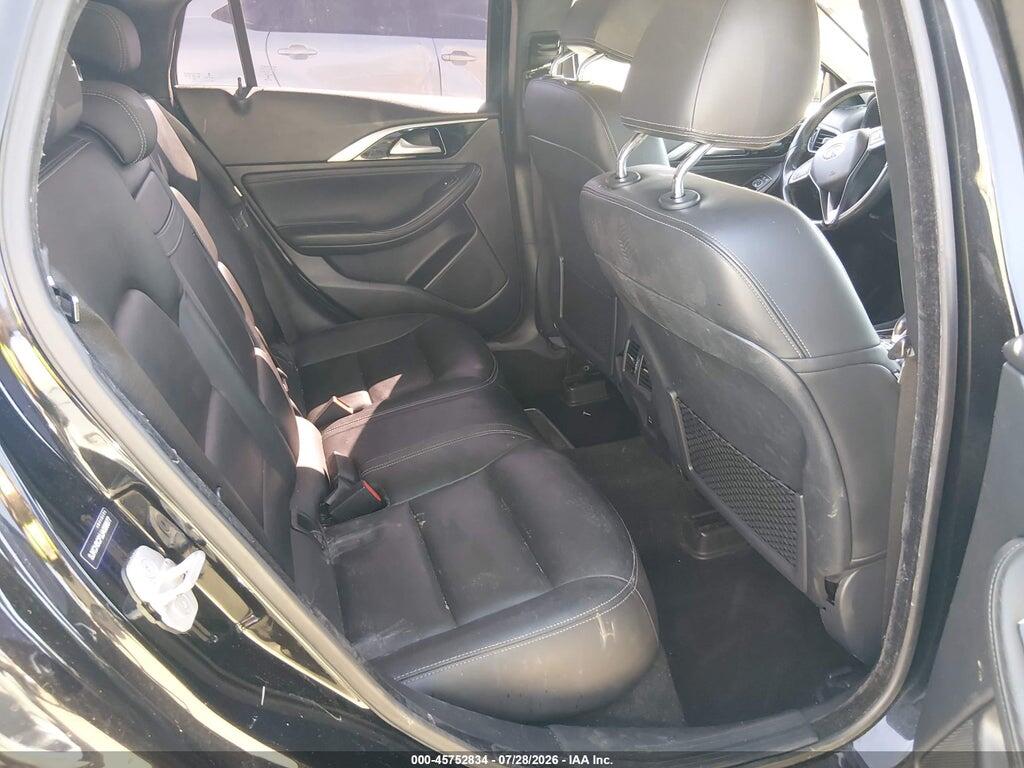 SJKCH5CP2JA056977 2018 INFINITI QX30 photo no. 8