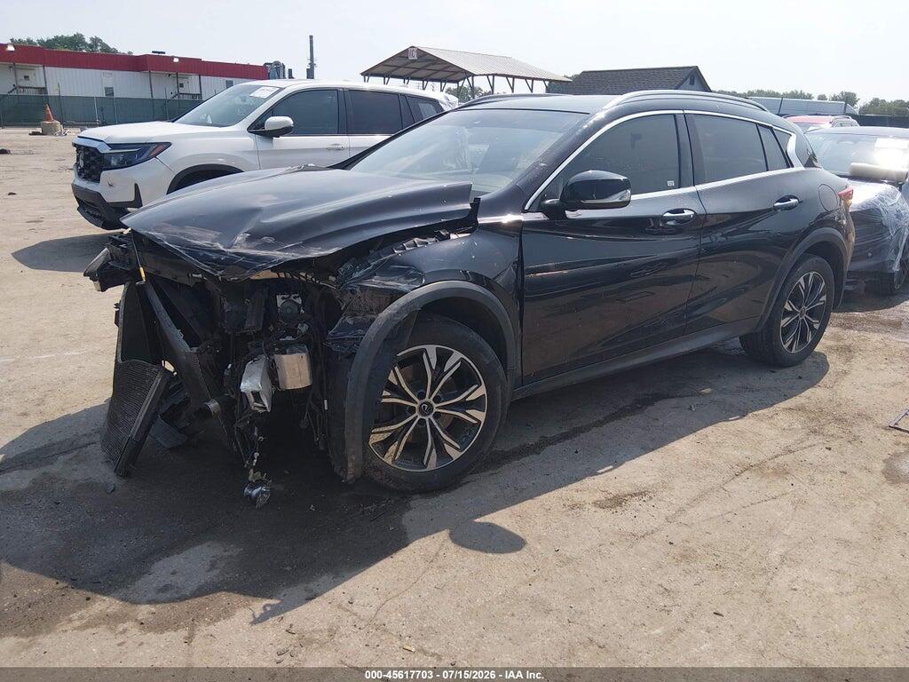 SJKCH5CR8JA045211 2018 INFINITI QX30 photo no. 2