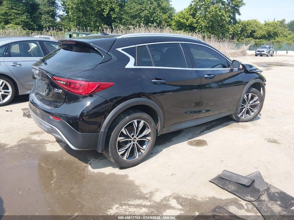 SJKCH5CR8JA045211 2018 INFINITI QX30 photo no. 4