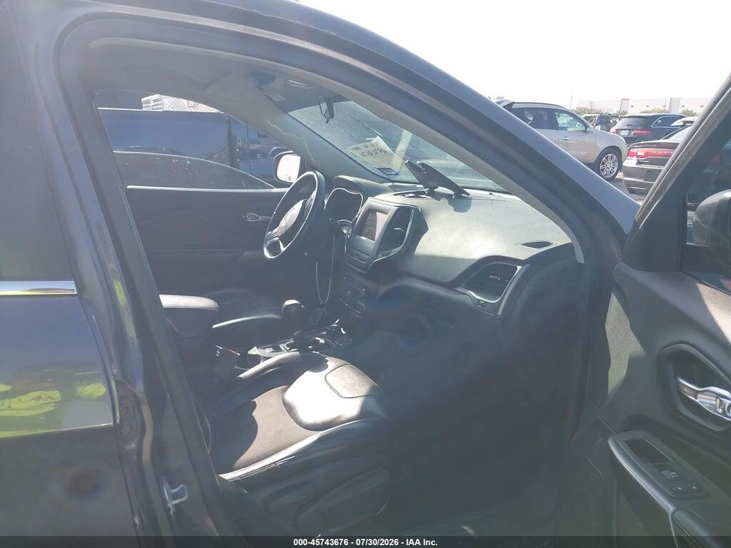 1C4PJMLB8KD194739 2019 JEEP CHEROKEE photo no. 5