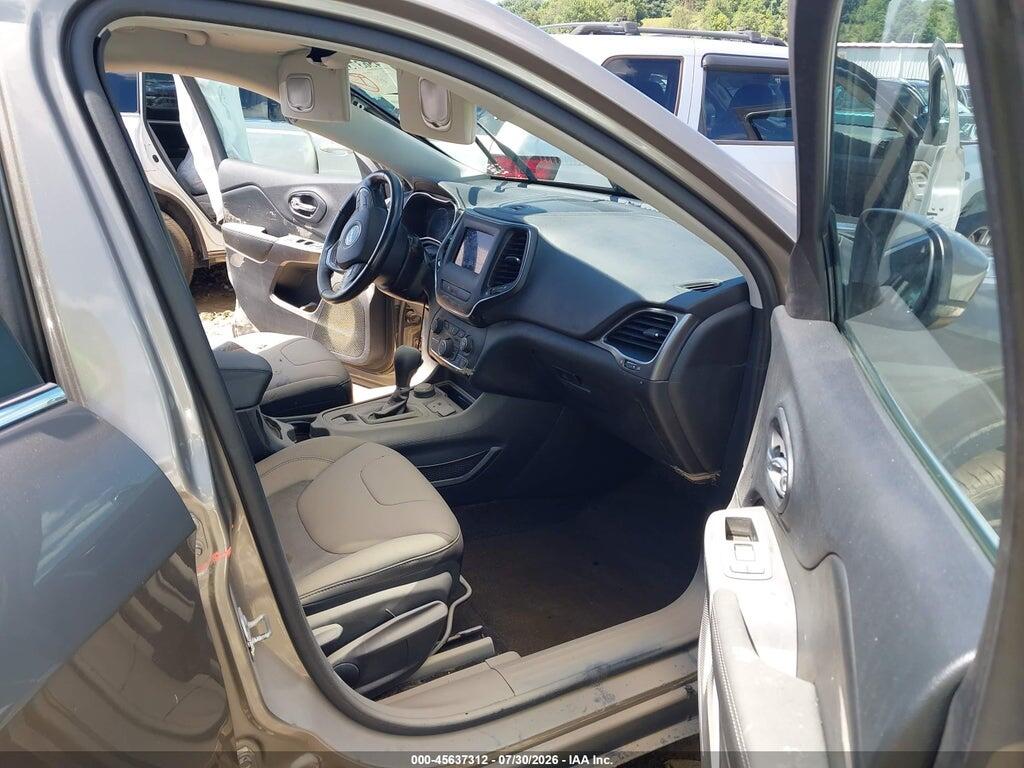 1C4PJMLB0KD105357 2019 JEEP CHEROKEE photo no. 5