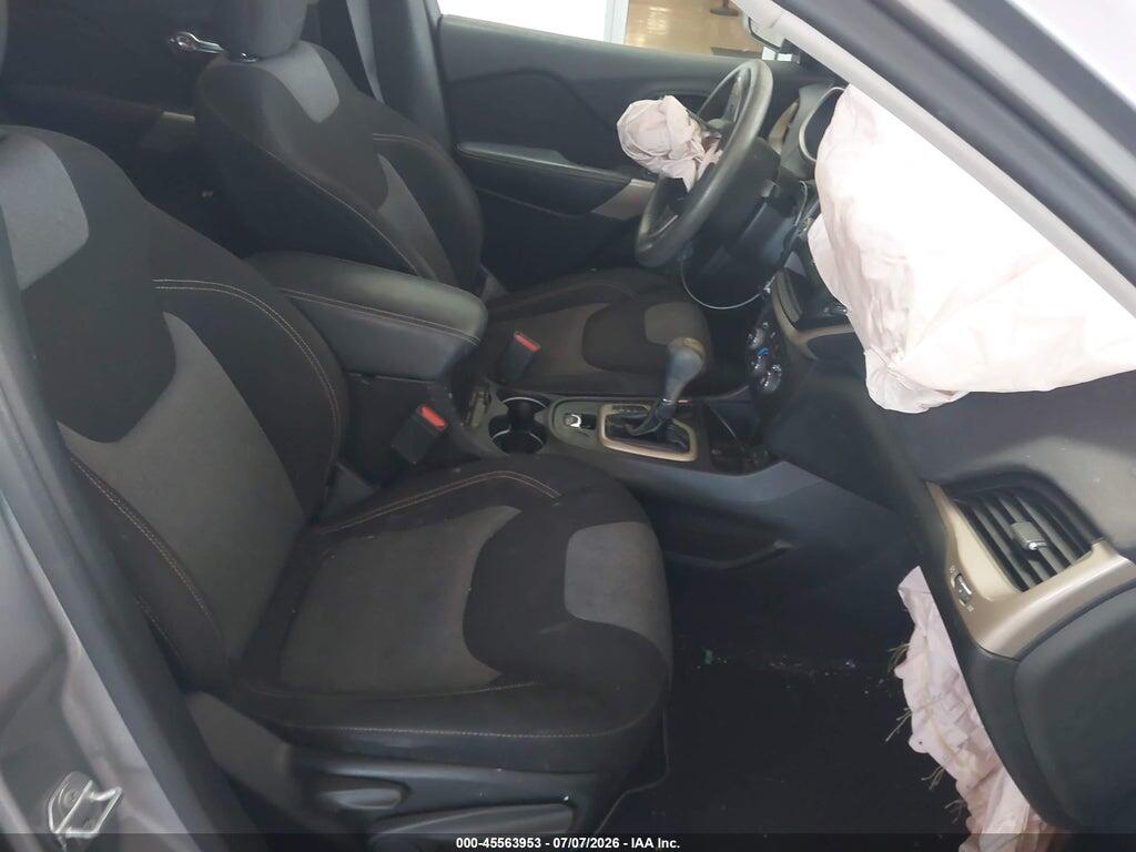 1C4PJLCB5JD531179 2018 JEEP CHEROKEE photo no. 5