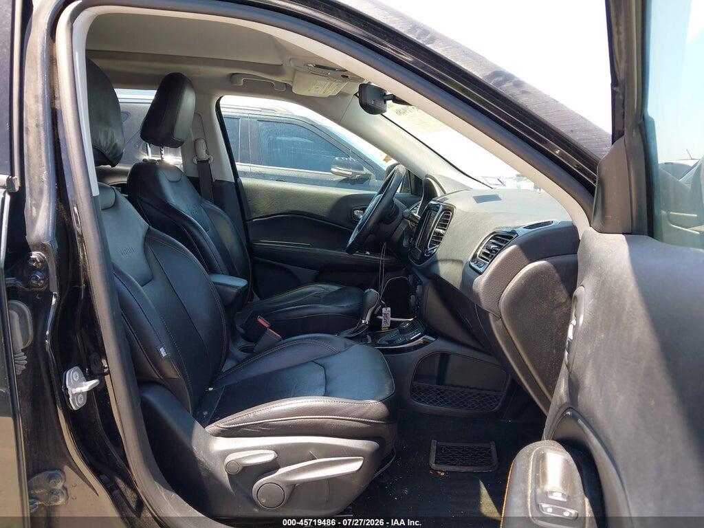 3C4NJDCB5KT596526 2019 JEEP COMPASS photo no. 5