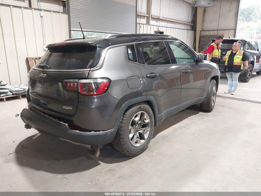 3C4NJCBB4KT788886 2019 JEEP COMPASS photo no. 4