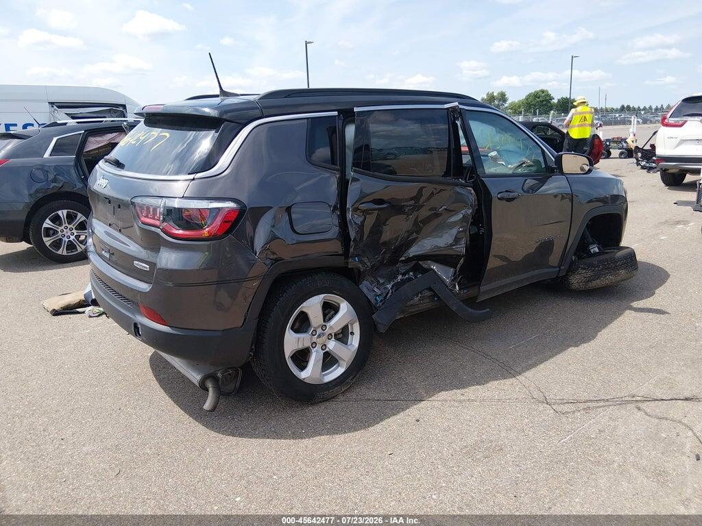 3C4NJDBB5KT827975 2019 JEEP COMPASS photo no. 4