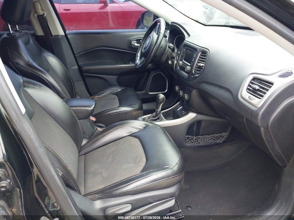 3C4NJCBB5JT267660 2018 JEEP COMPASS photo no. 5