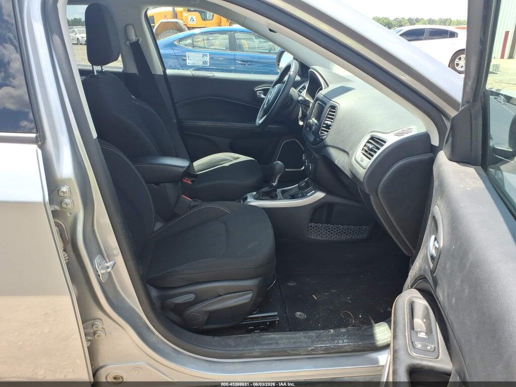 3C4NJDAB4JT359642 2018 JEEP COMPASS photo no. 5