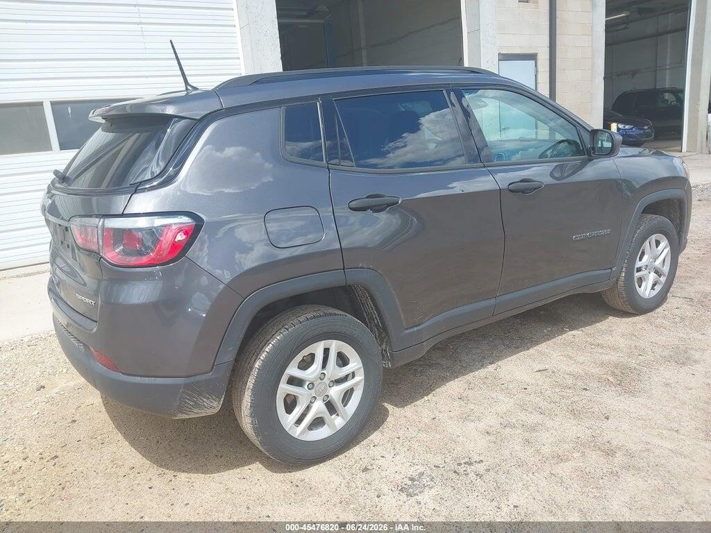 3C4NJDAB8JT392238 2018 JEEP COMPASS photo no. 4