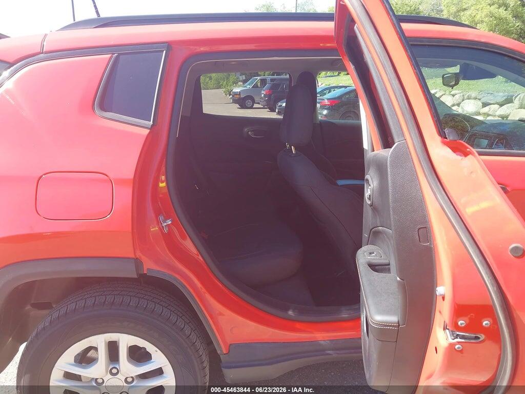 3C4NJDAB2JT392235 2018 JEEP COMPASS photo no. 8