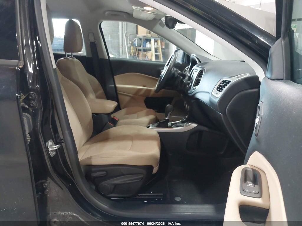 3C4NJDABXJT392242 2018 JEEP COMPASS photo no. 5