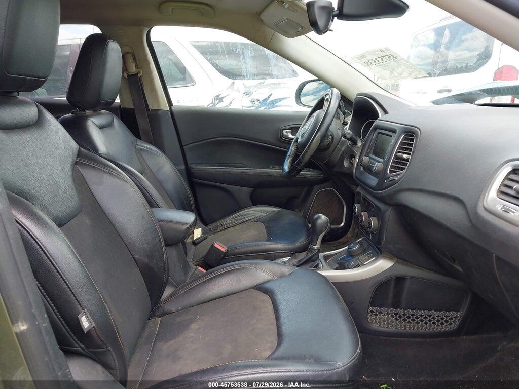 3C4NJDBB8JT423082 2018 JEEP COMPASS photo no. 5