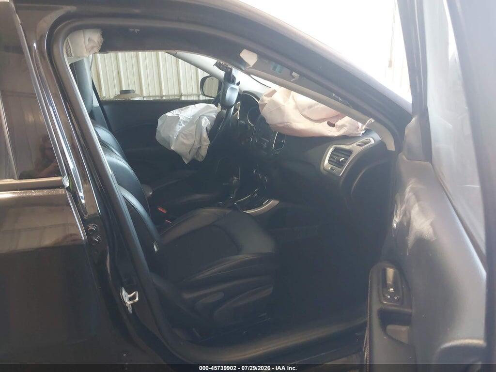 3C4NJDBB7JT199707 2018 JEEP COMPASS photo no. 5