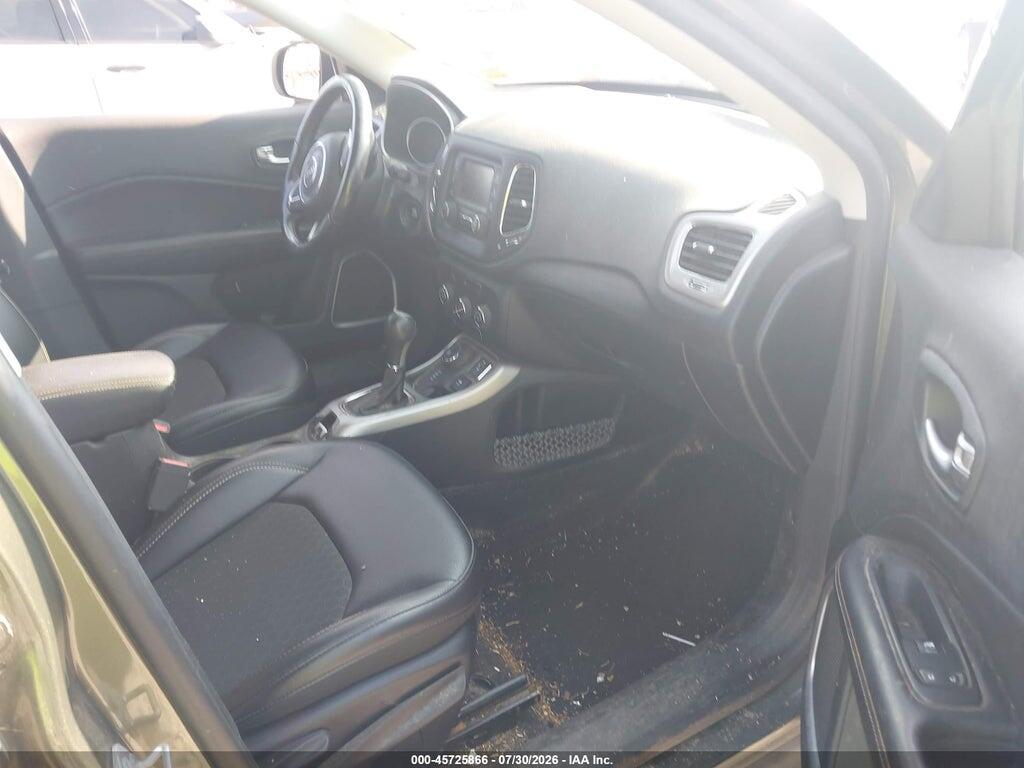 3C4NJDBB2JT418492 2018 JEEP COMPASS photo no. 5