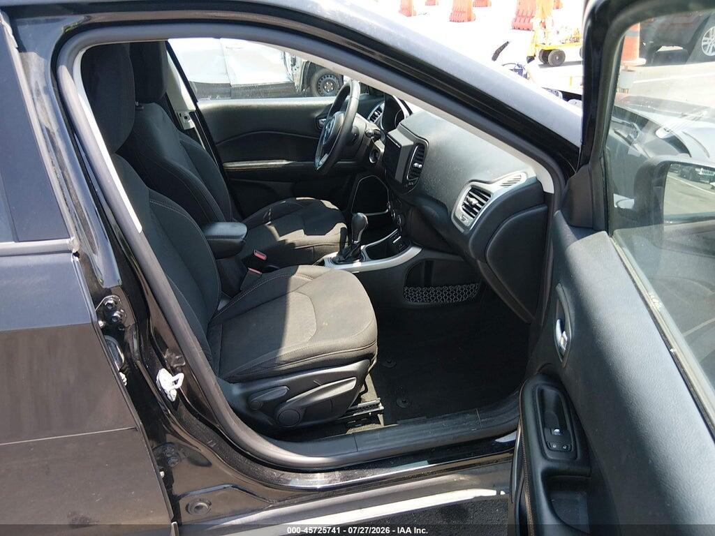 3C4NJCAB4JT181483 2018 JEEP COMPASS photo no. 5