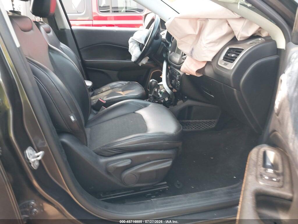 3C4NJDBB4JT255926 2018 JEEP COMPASS photo no. 5