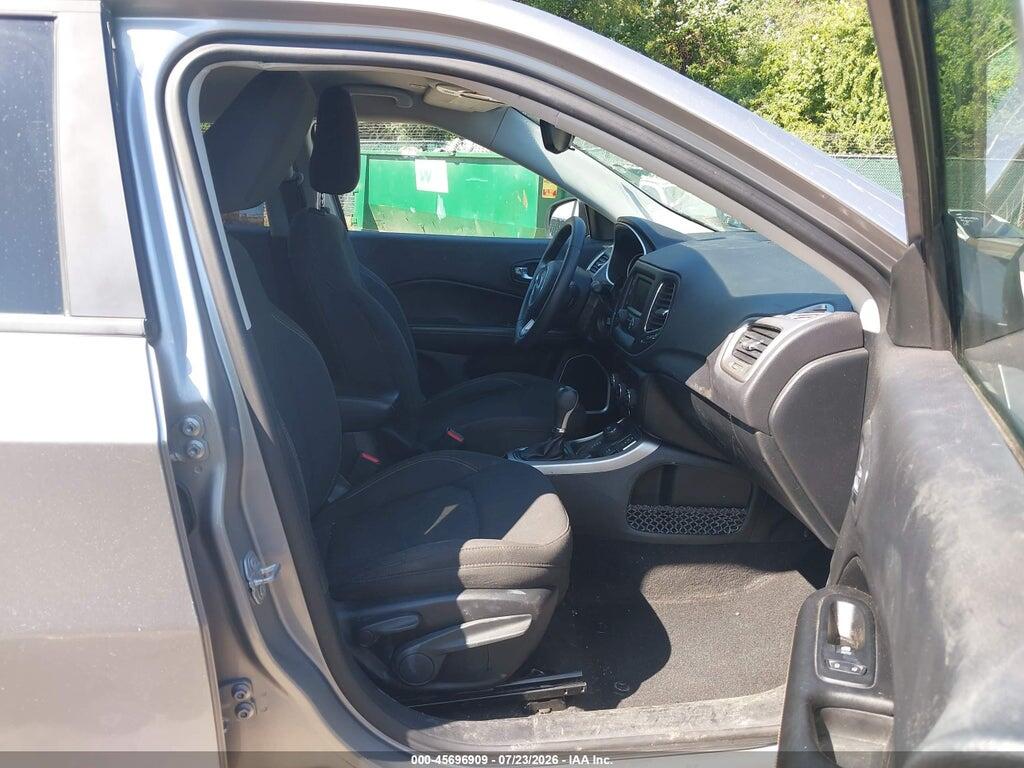 3C4NJDAB4JT177004 2018 JEEP COMPASS photo no. 5