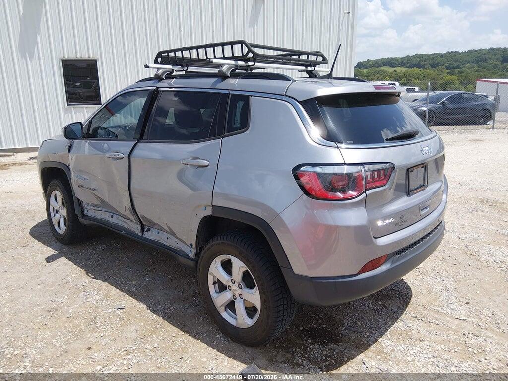 3C4NJDBB7JT114140 2018 JEEP COMPASS photo no. 3