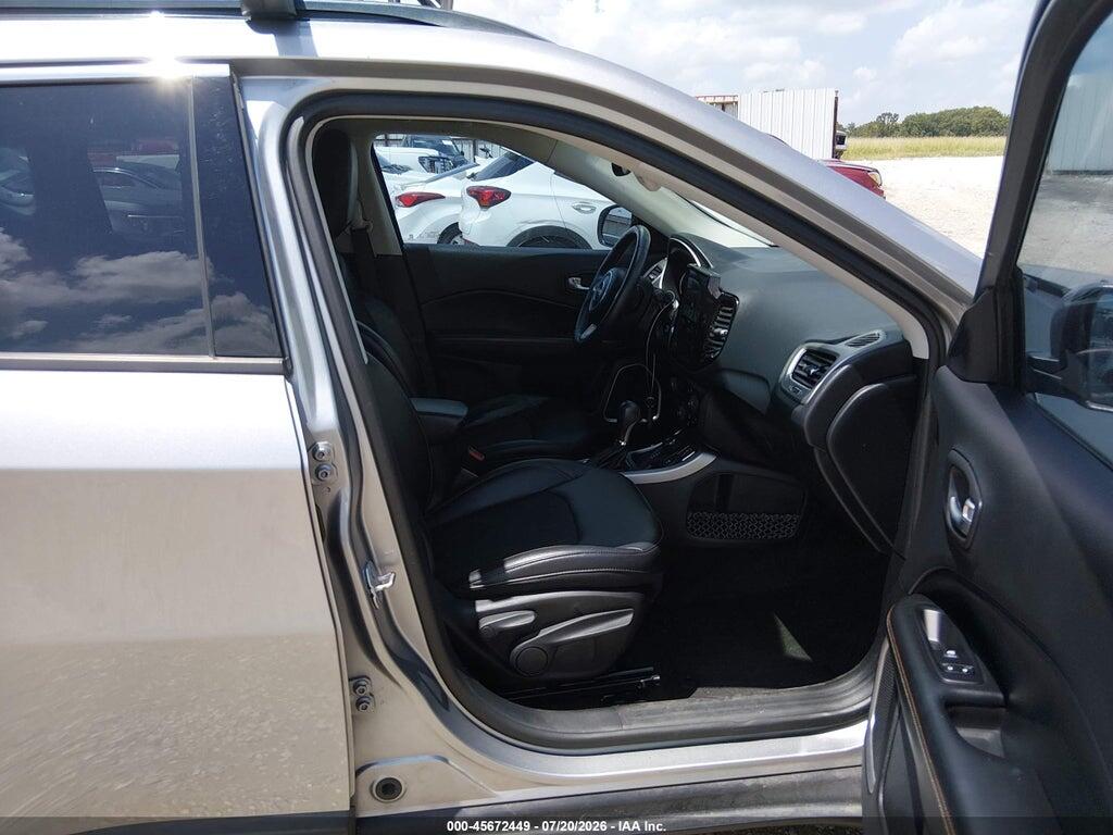3C4NJDBB7JT114140 2018 JEEP COMPASS photo no. 5
