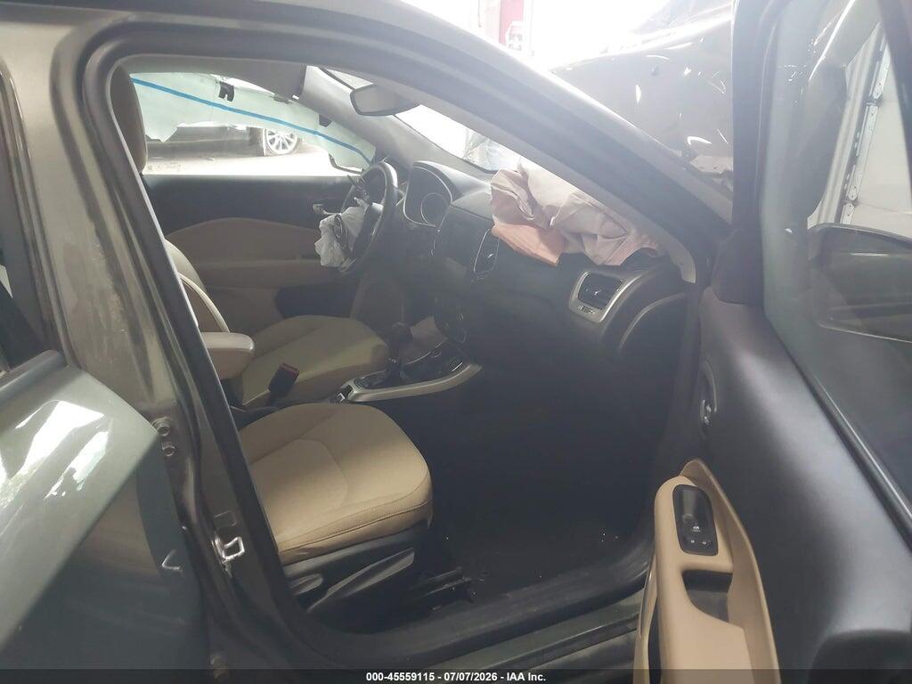 3C4NJDAB2KT670889 2019 JEEP COMPASS photo no. 5