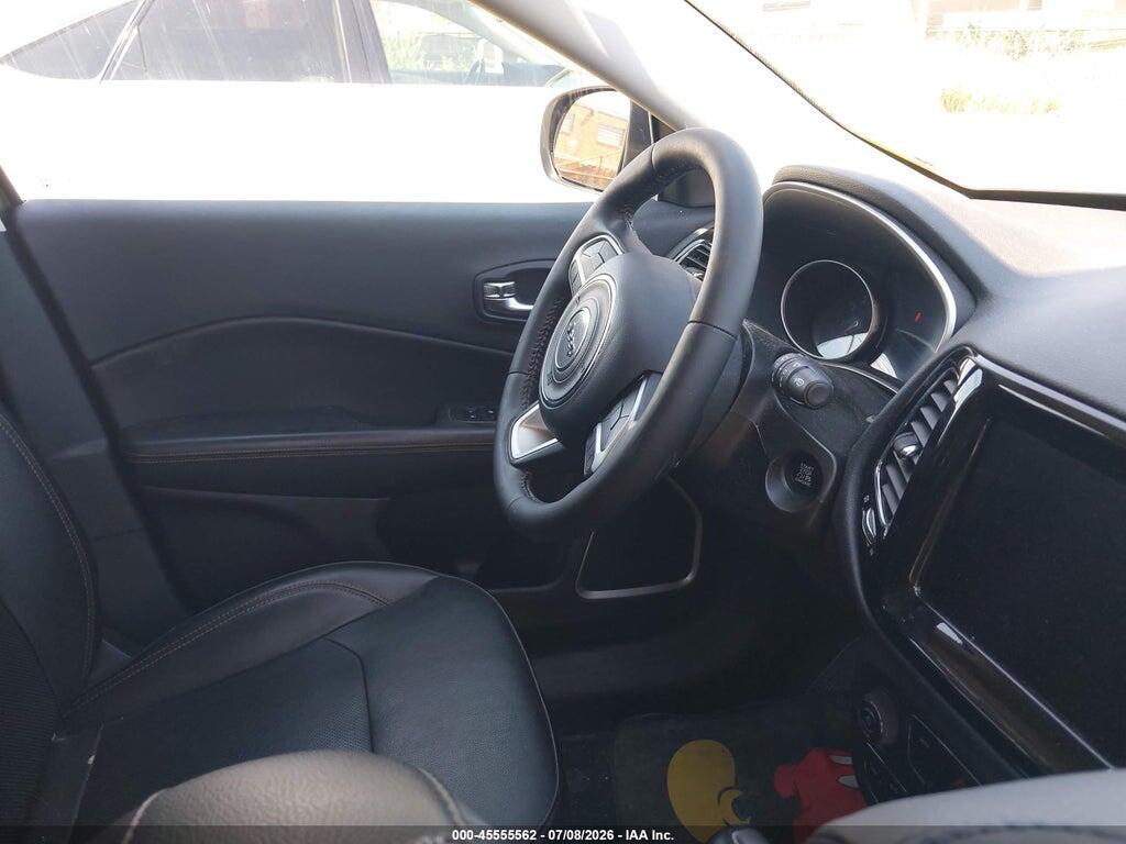 3C4NJDCB5KT826470 2019 JEEP COMPASS photo no. 5