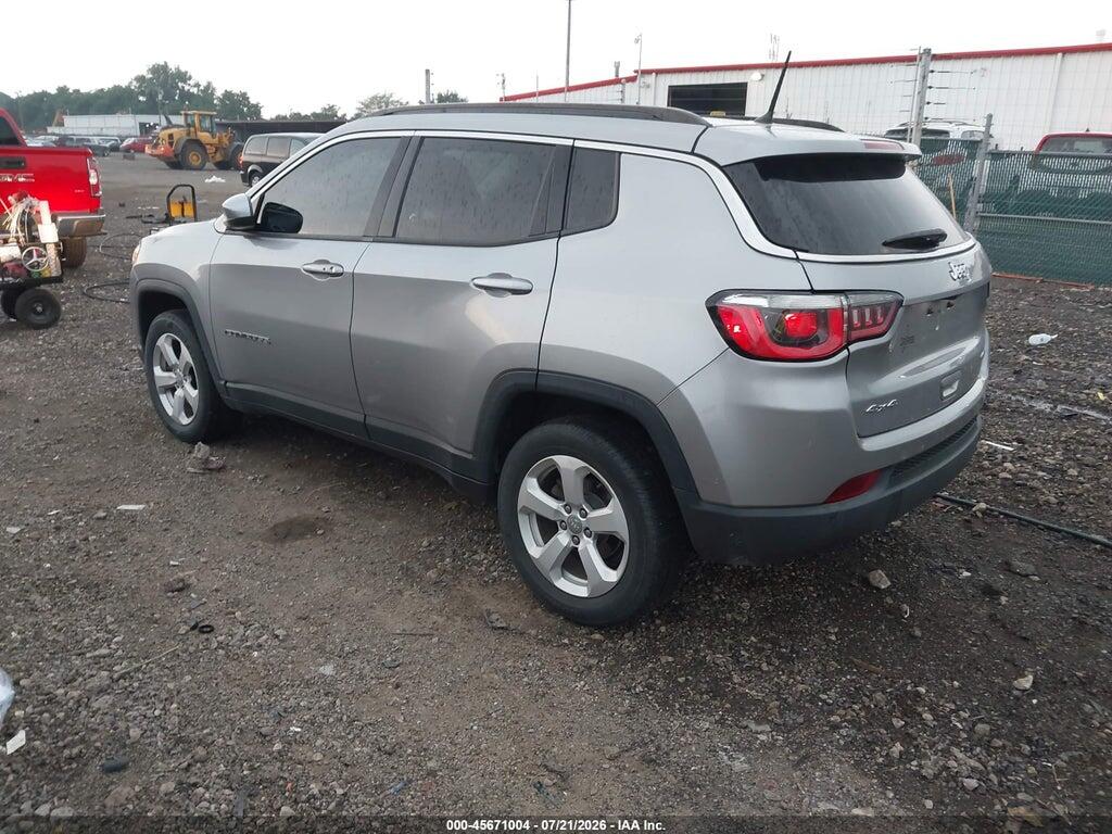 3C4NJDBB4JT150335 2018 JEEP COMPASS photo no. 3