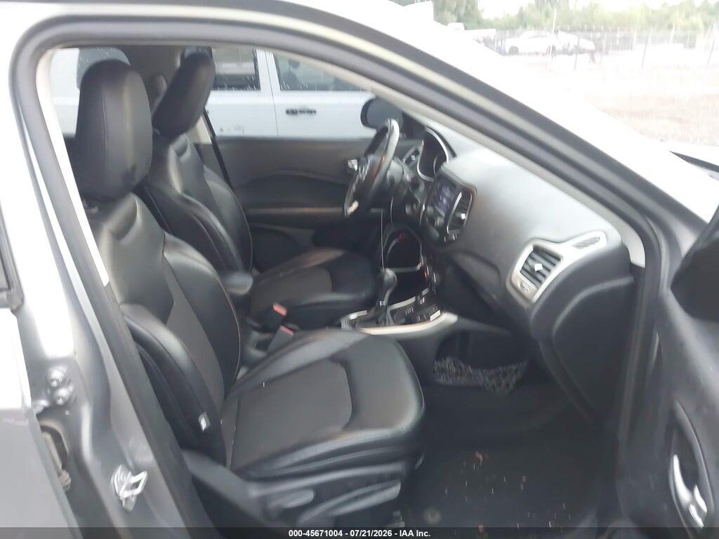 3C4NJDBB4JT150335 2018 JEEP COMPASS photo no. 5