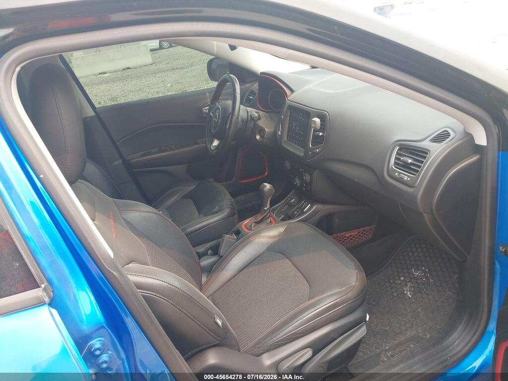 3C4NJDDB1JT417170 2018 JEEP COMPASS photo no. 5