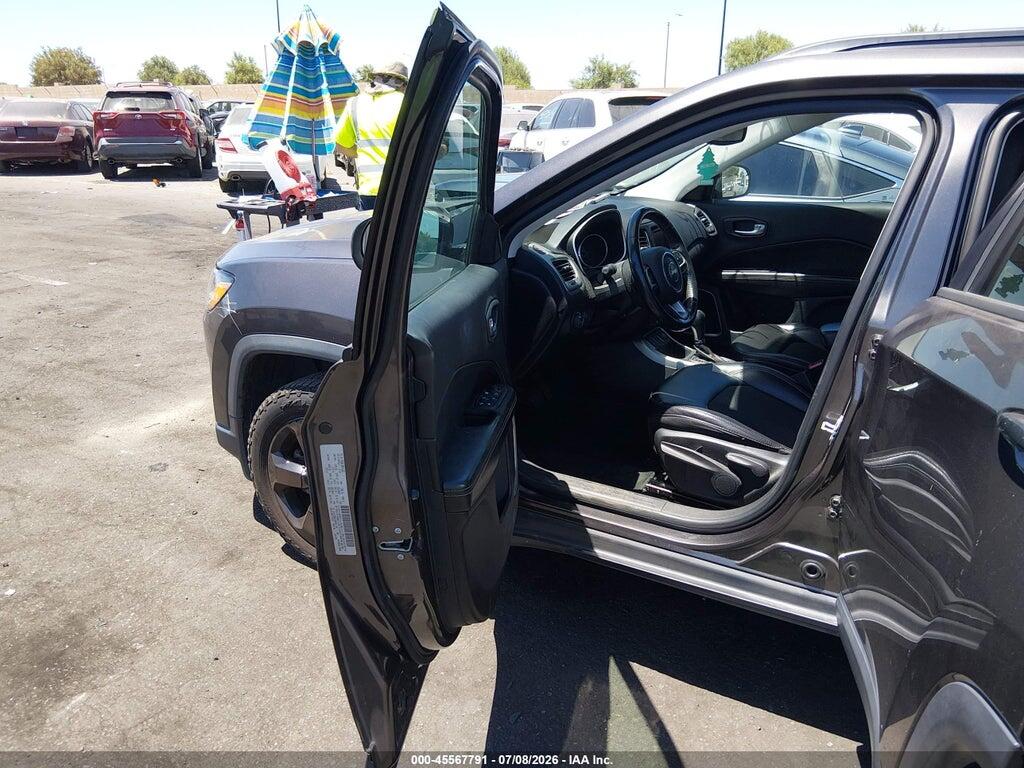 3C4NJCBB6JT469164 2018 JEEP COMPASS photo no. 5