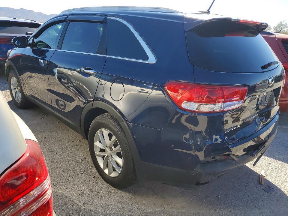 5XYPGDA54HG319841 2017 KIA SORENTO photo no. 2