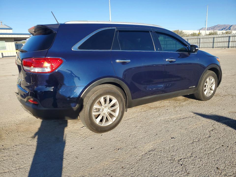 5XYPGDA54HG319841 2017 KIA SORENTO photo no. 3
