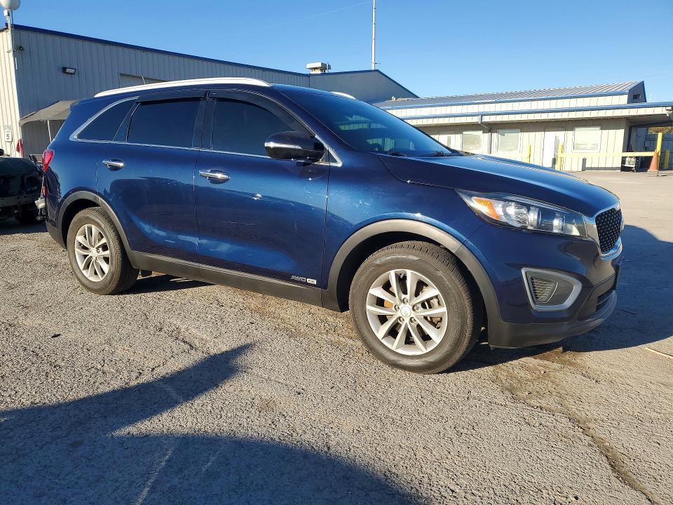 5XYPGDA54HG319841 2017 KIA SORENTO photo no. 4