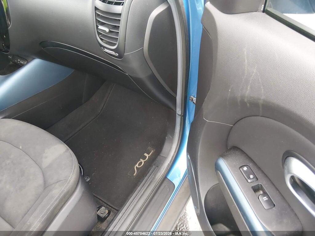 KNDJP3A52F7217917 2015 KIA SOUL photo no. 5
