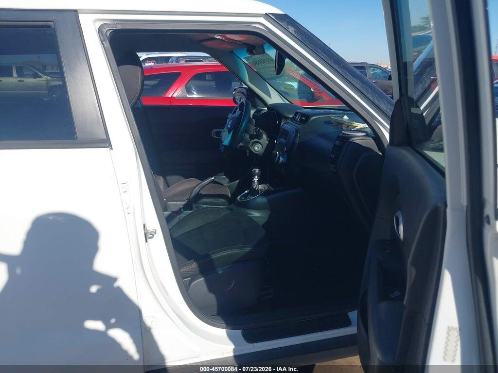 KNDJN2A25F7223880 2015 KIA SOUL photo no. 5
