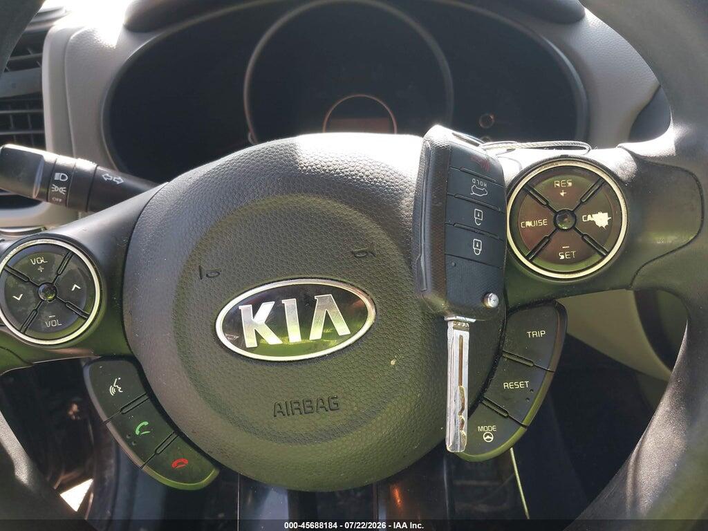 KNDJN2A23F7768010 2015 KIA SOUL photo no. 11