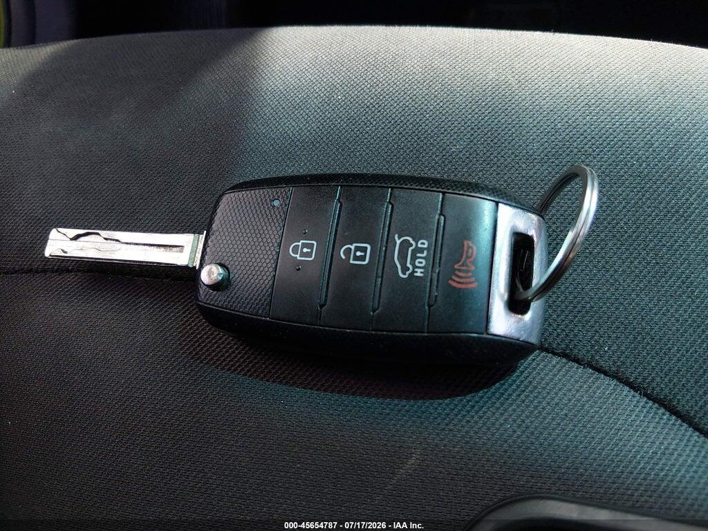 KNDJN2A25F7776562 2015 KIA SOUL photo no. 11