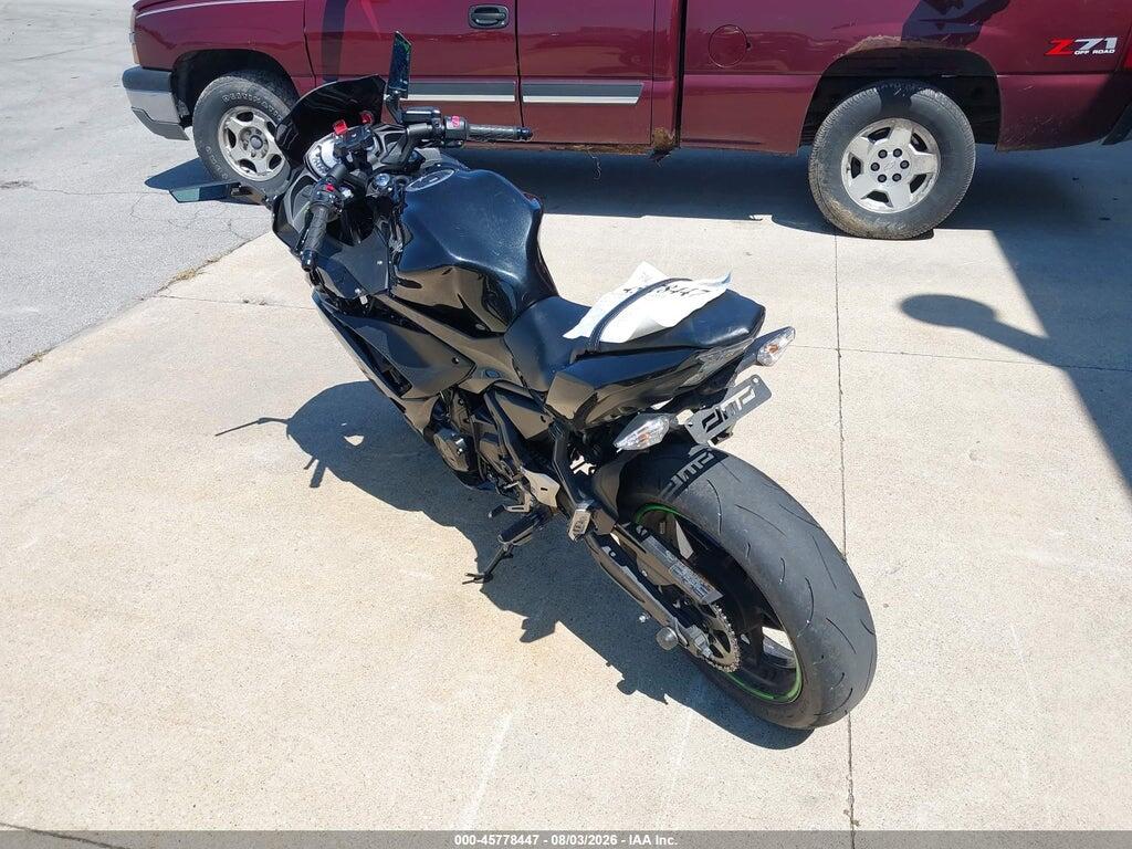 JKAEXEK14KDA30745 2019 KAWASAKI EX650 photo no. 3