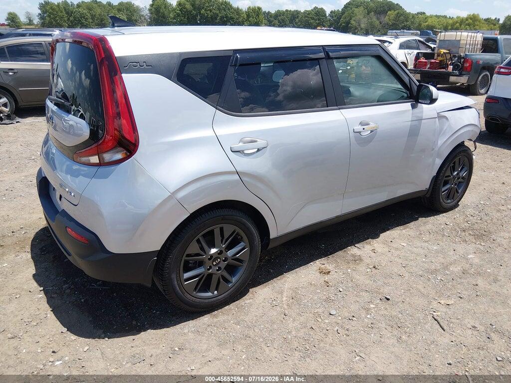 KNDJ33AU0L7102697 2020 KIA SOUL photo no. 4