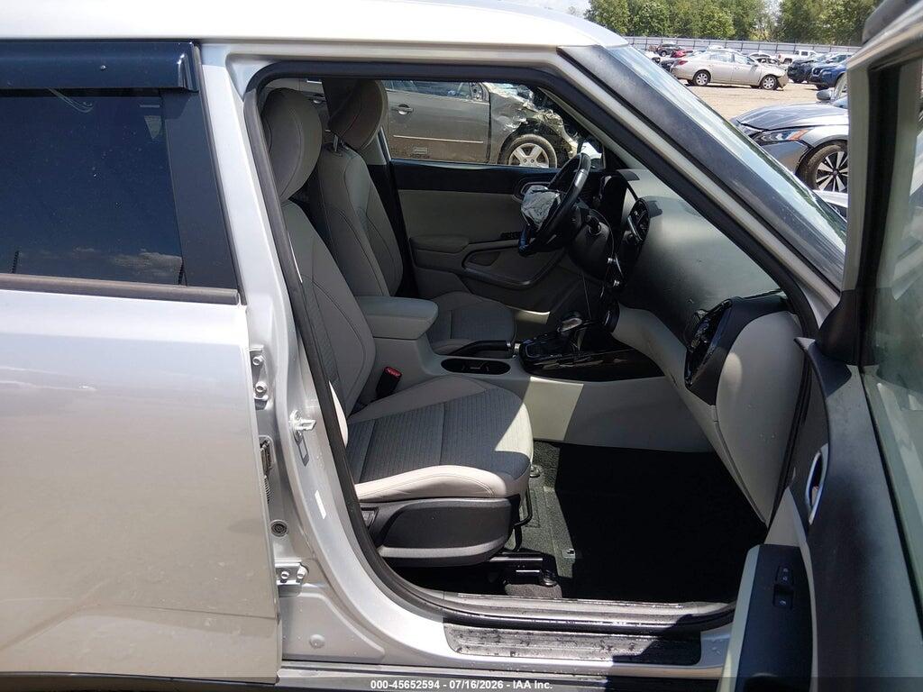 KNDJ33AU0L7102697 2020 KIA SOUL photo no. 5