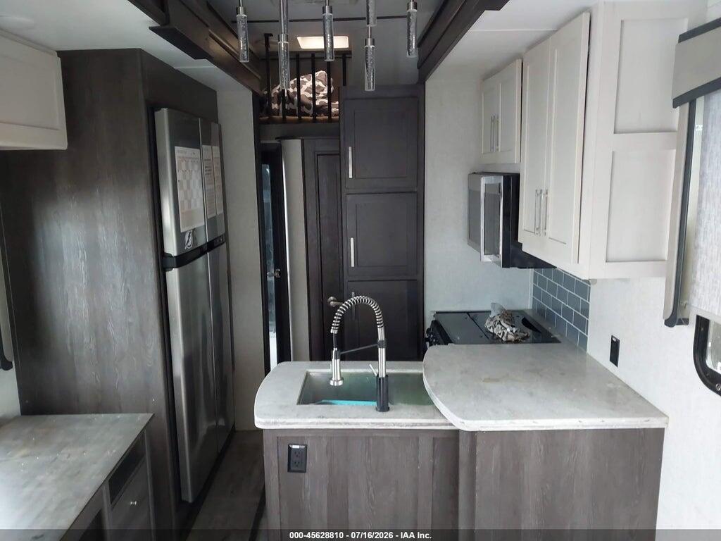 4YDF42535KR800169 2019 KEYSTONE RAPTOR TRAVEL TRAILER photo no. 8