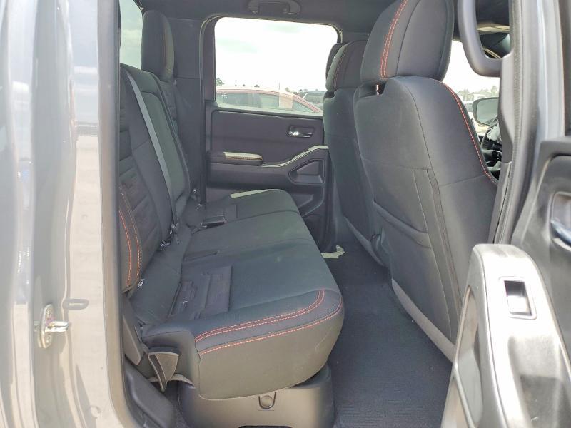 2025 NISSAN FRONTIER PRO-4X — Фото 10 из 12