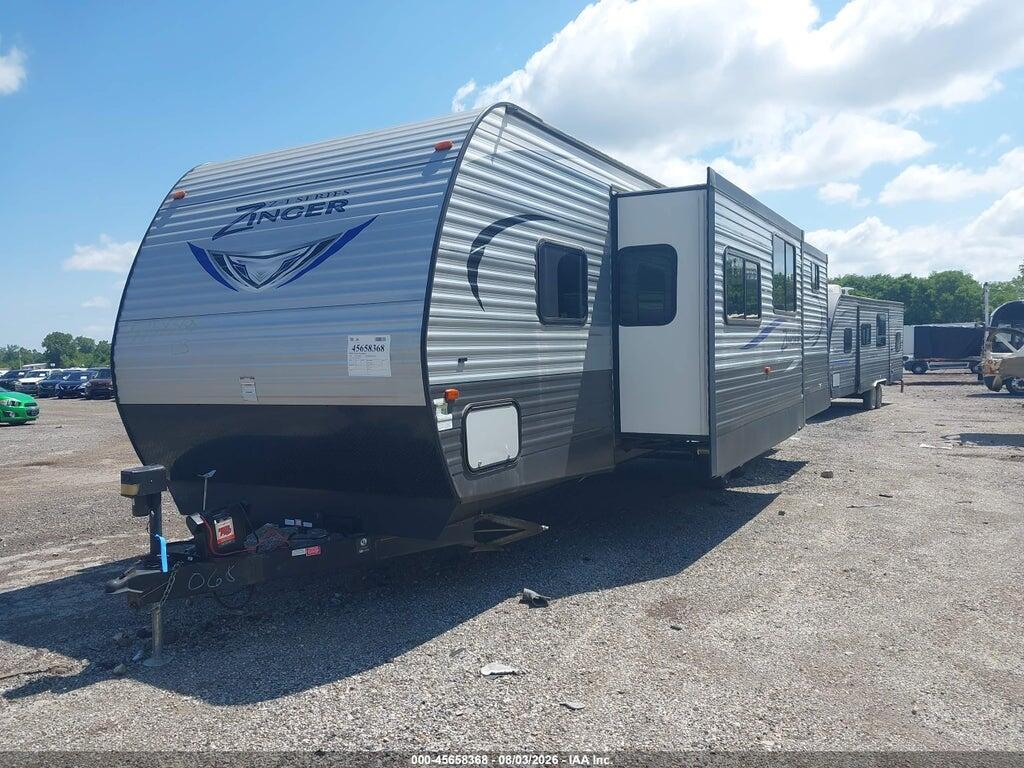 4YDT32820JS371068 2018 KEYSTONE CROSSROADS ZINGER SE photo no. 2