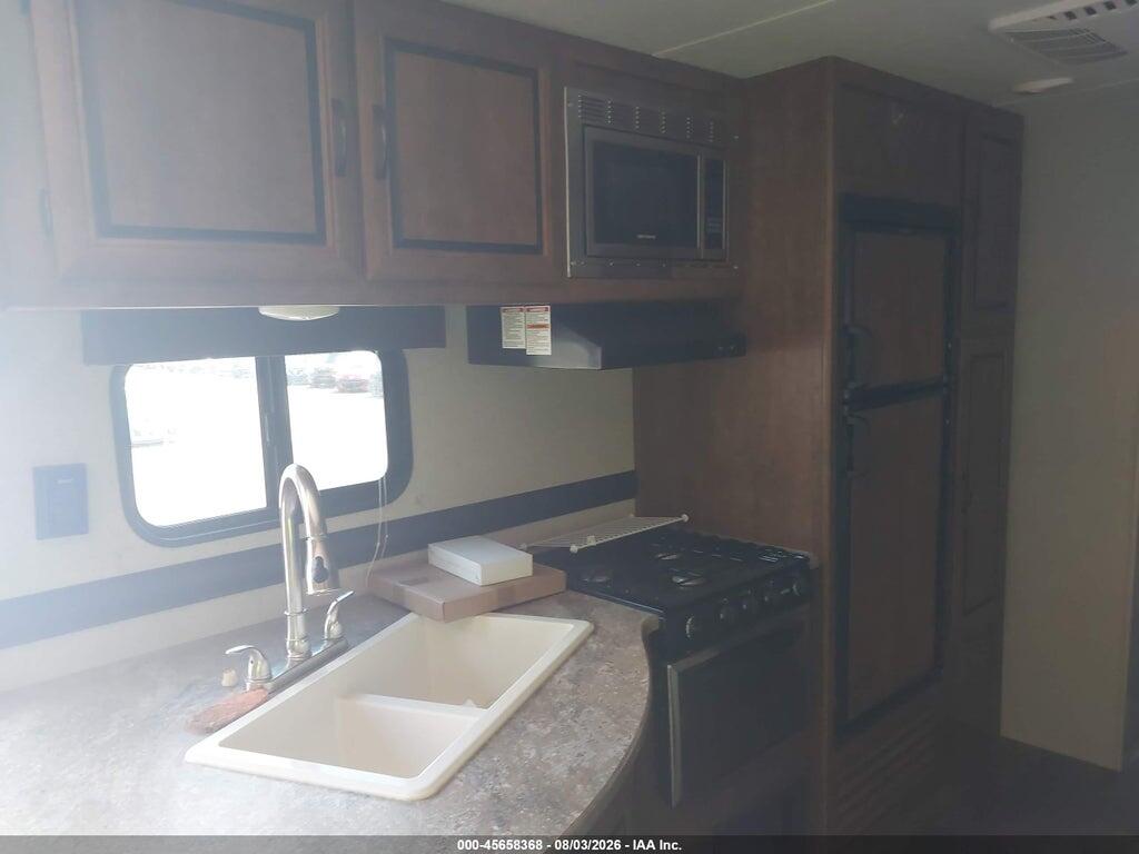 4YDT32820JS371068 2018 KEYSTONE CROSSROADS ZINGER SE photo no. 7