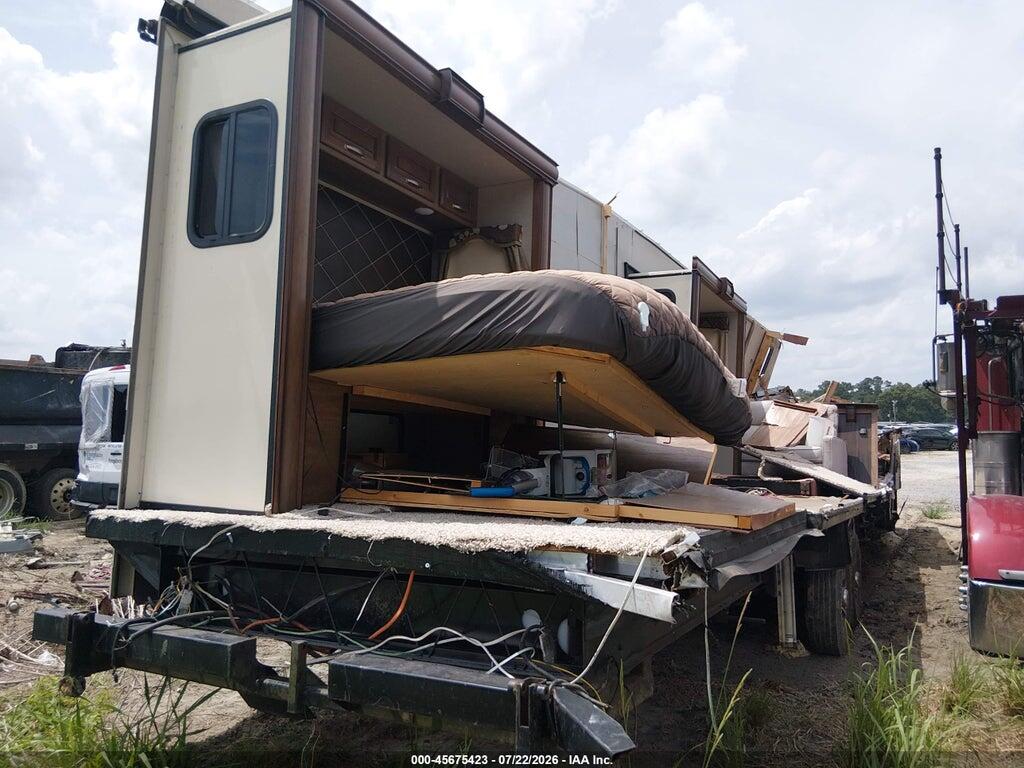 4YDF38221J4701586 2018 KEYSTONE RV MONTANA TT photo no. 4