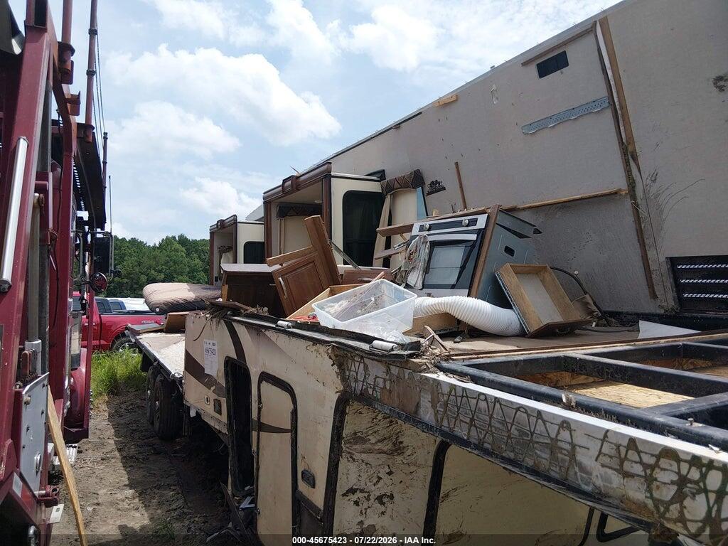 4YDF38221J4701586 2018 KEYSTONE RV MONTANA TT photo no. 8