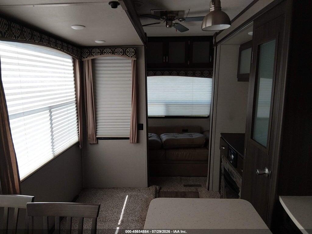 4YDT40124JW160265 2018 KEYSTONE RV KEYSTONE photo no. 5