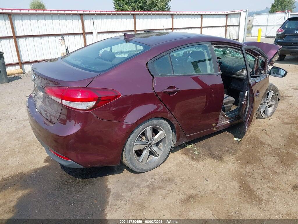 3KPFL4A77JE170675 2018 KIA FORTE photo no. 4