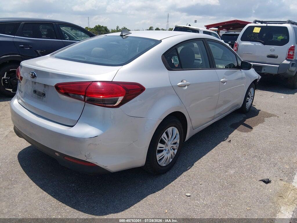 3KPFK4A76JE218573 2018 KIA FORTE photo no. 4